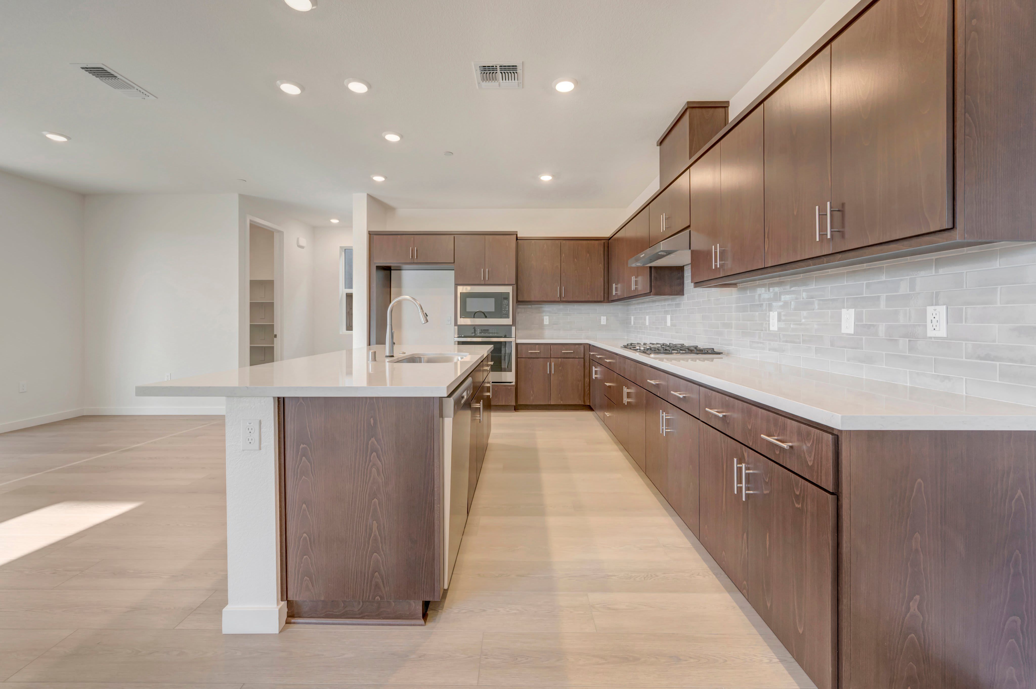 228 W Nasergholi Avenue