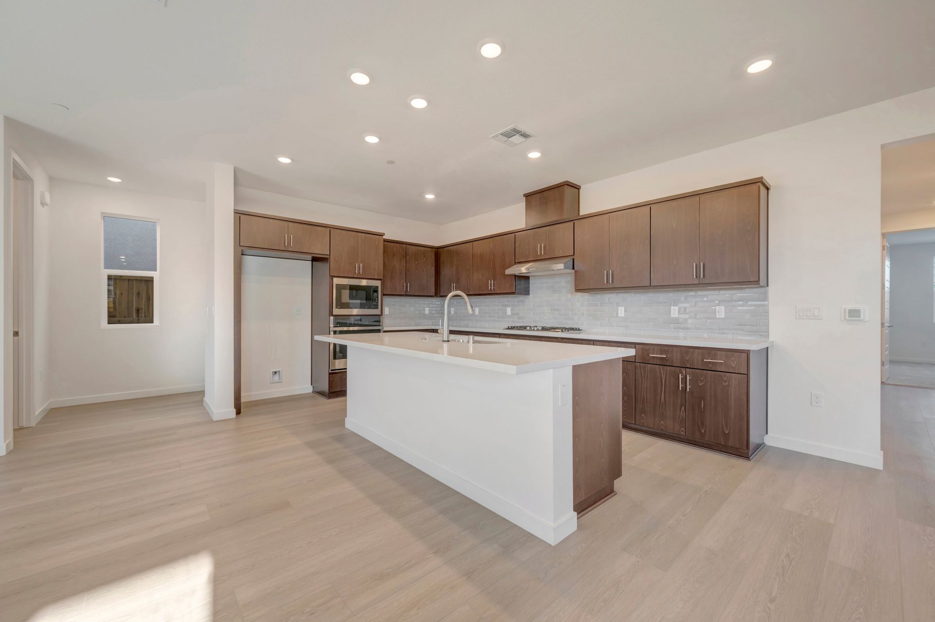 228 W Nasergholi Avenue