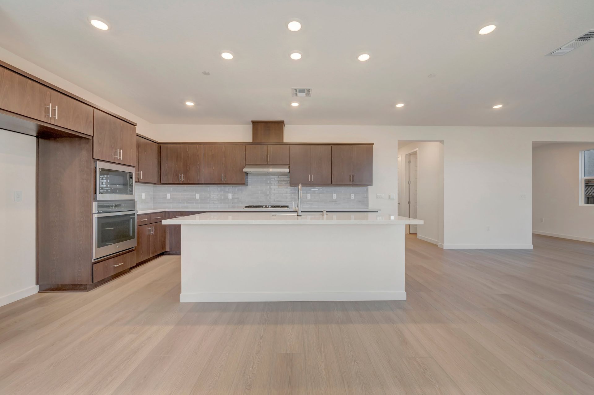 228 W Nasergholi Avenue