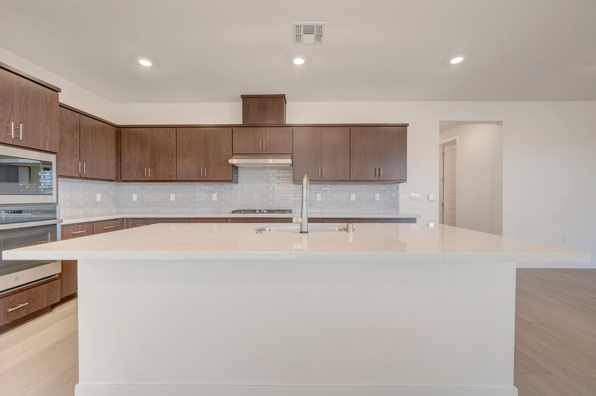 228 W Nasergholi Avenue