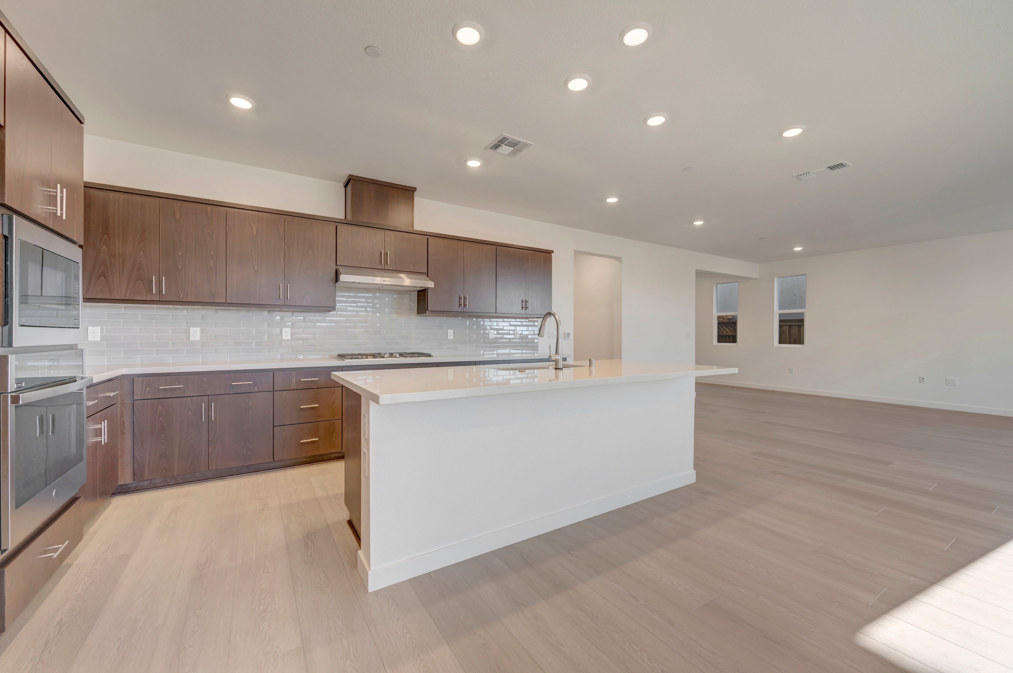 228 W Nasergholi Avenue