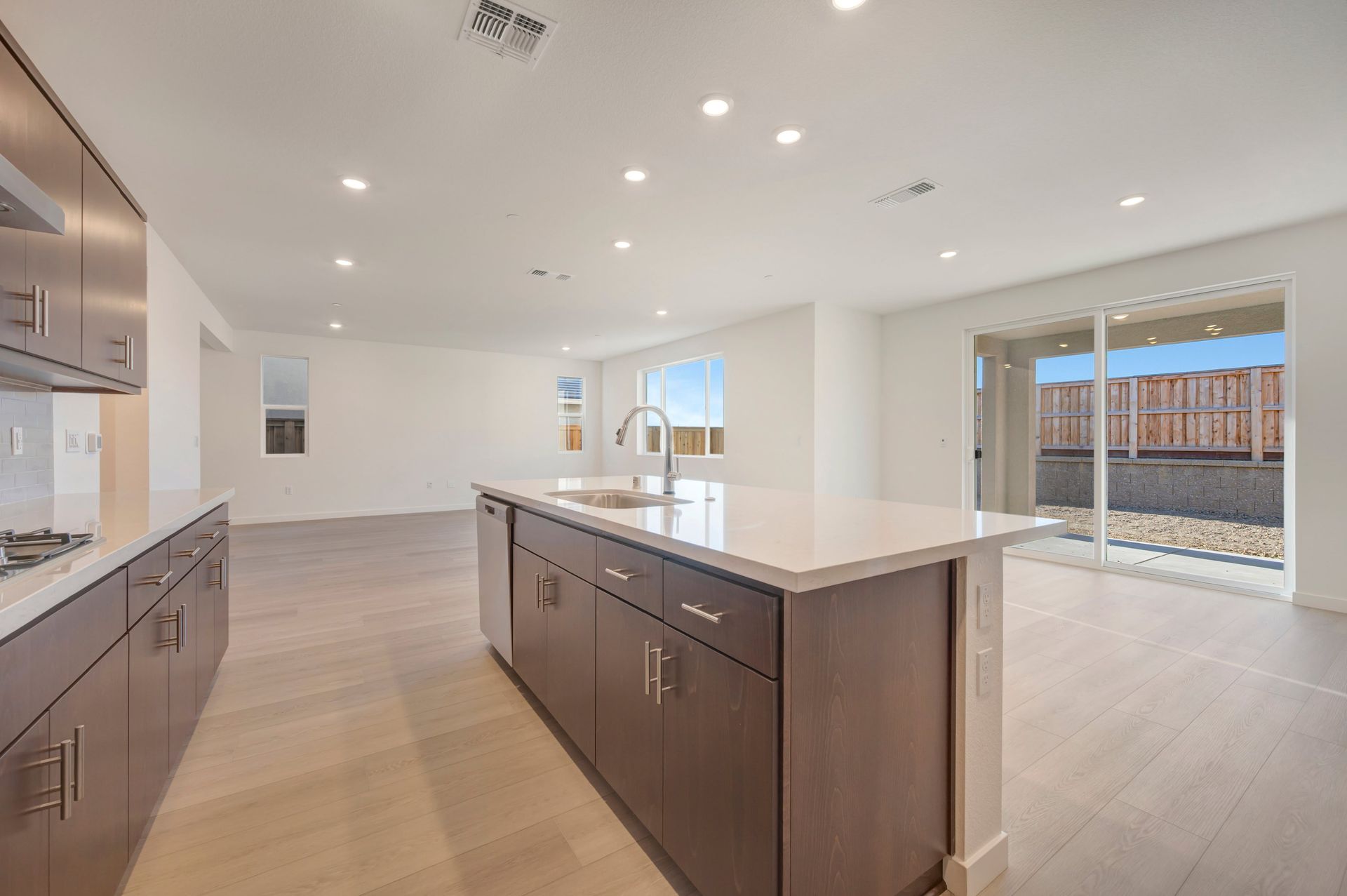 228 W Nasergholi Avenue