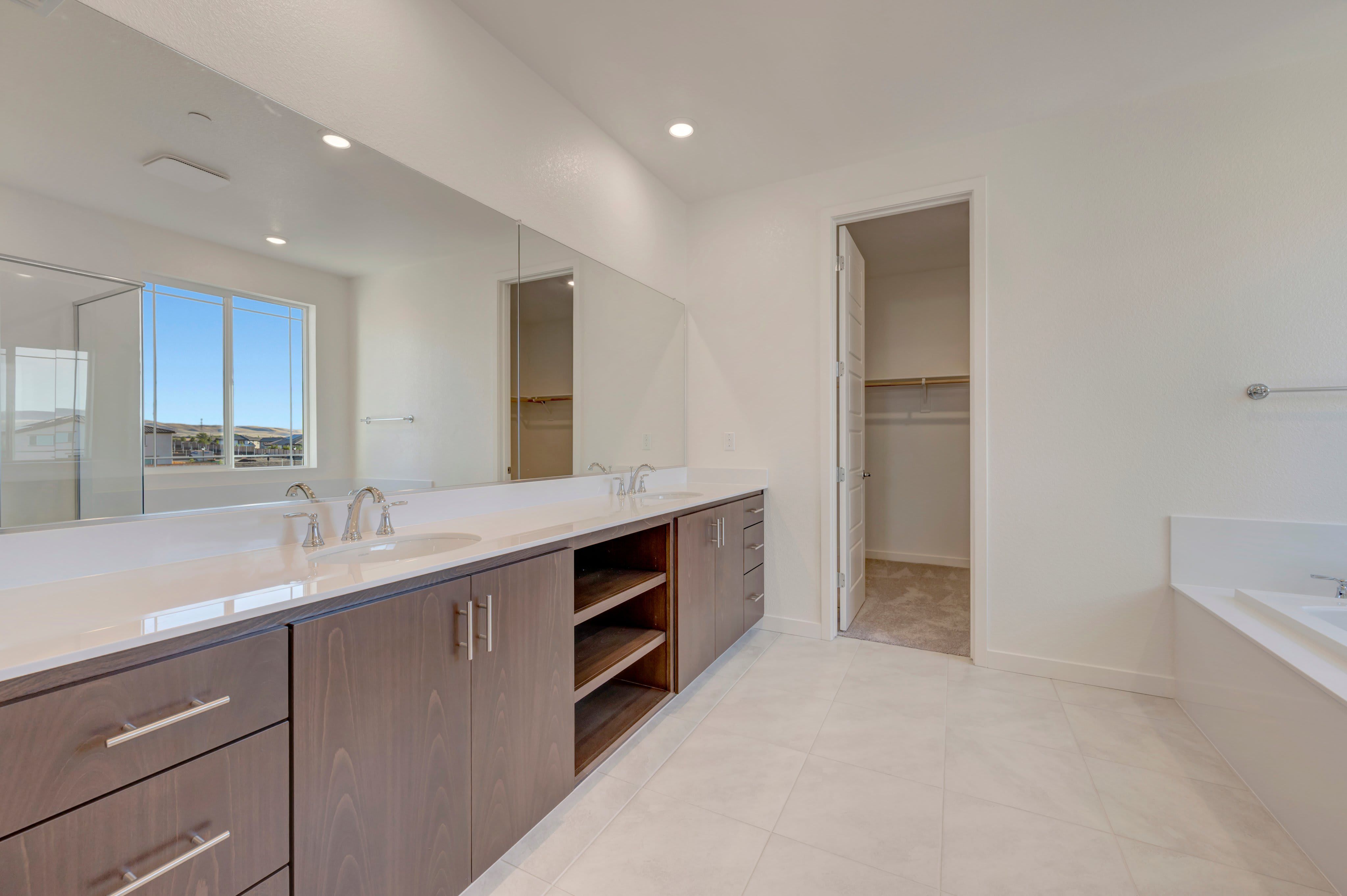 228 W Nasergholi Avenue
