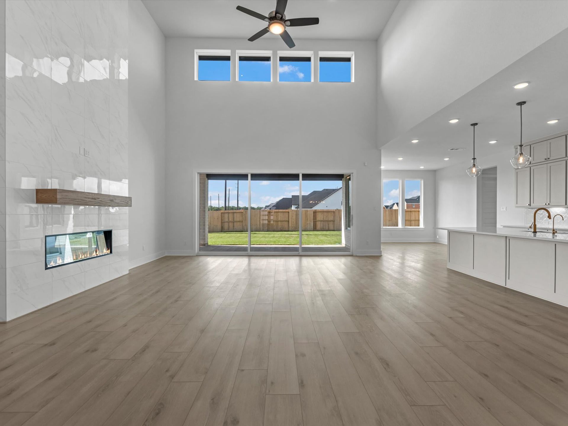11938 Golden Cove
