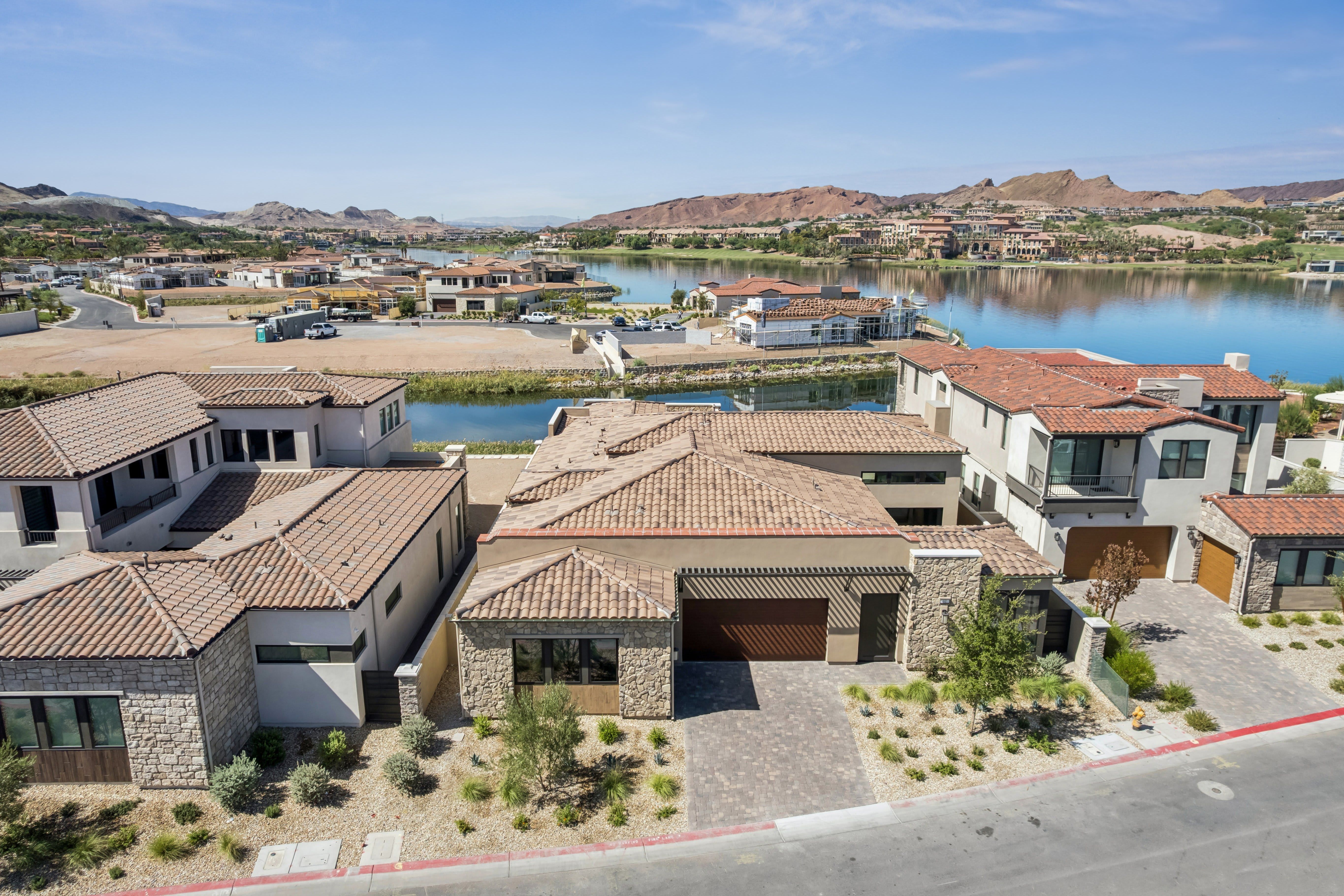61 Bellissima Lago Court