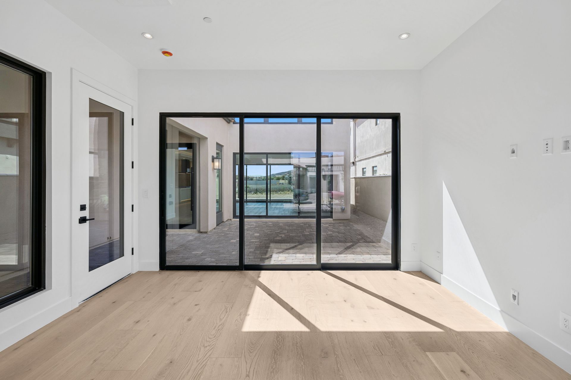 61 Bellissima Lago Court