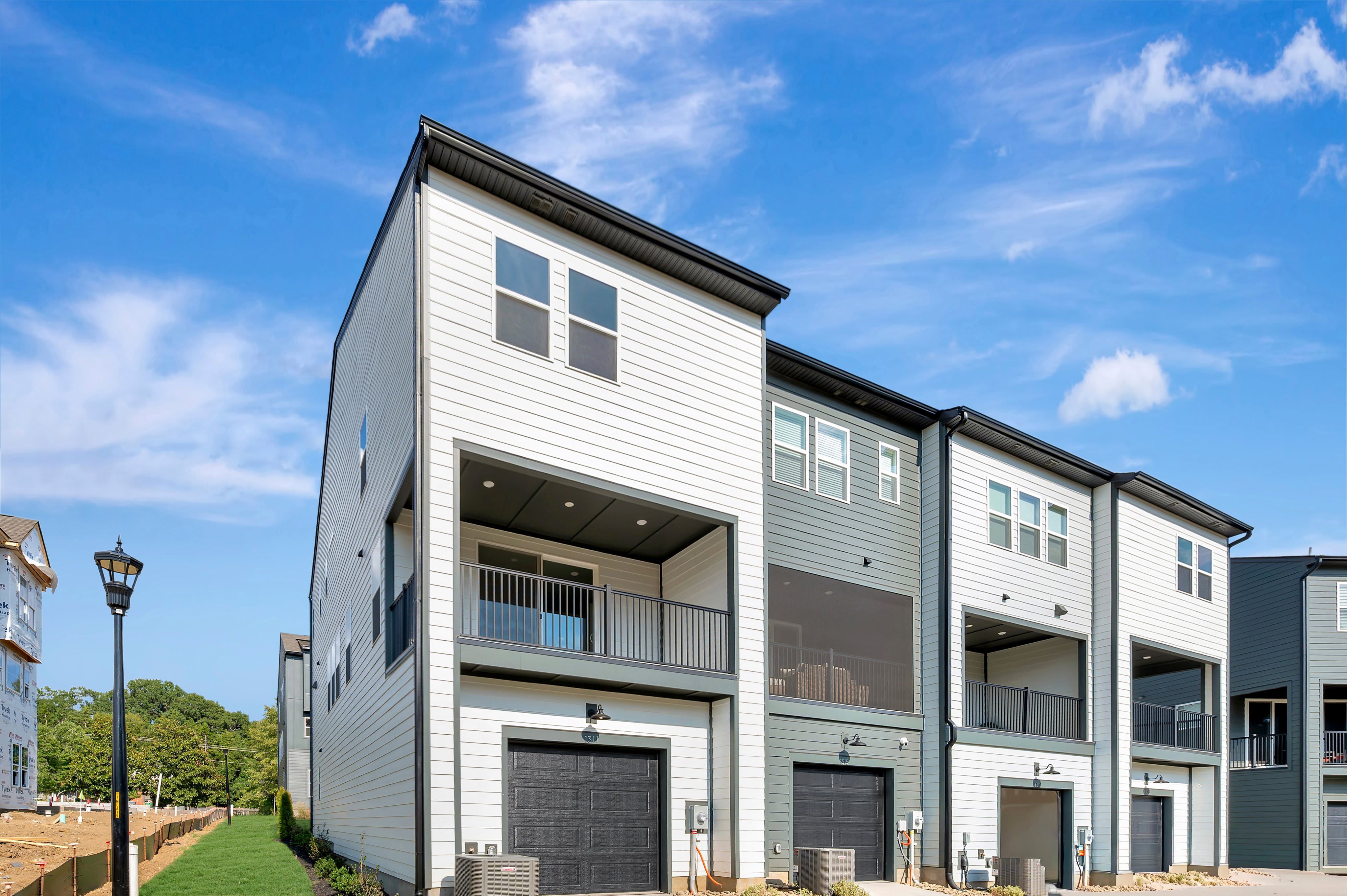 1311 Sandstar Ln