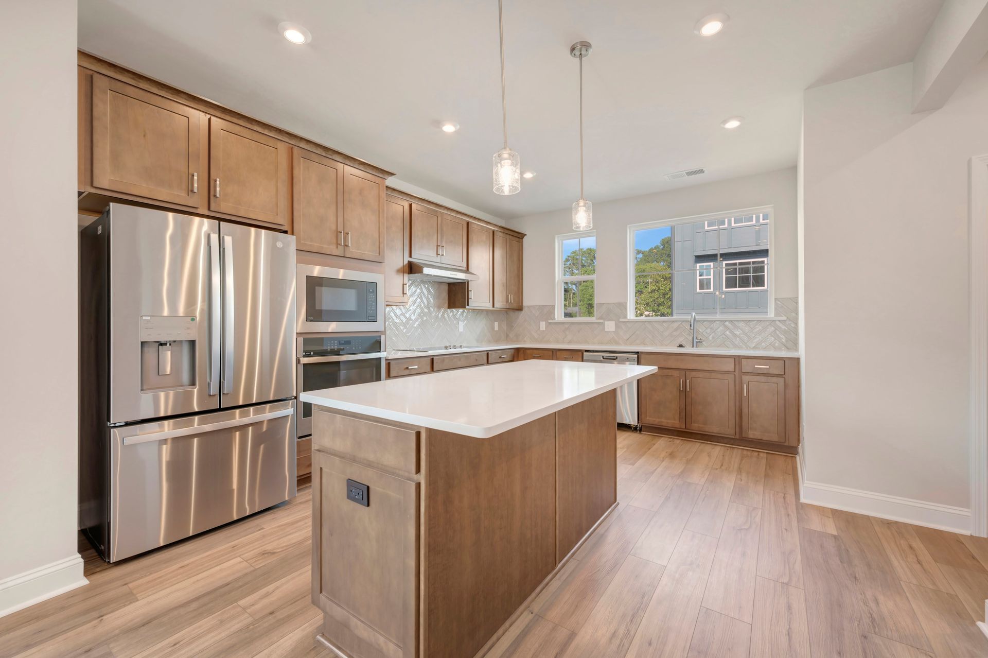 1311 Sandstar Ln