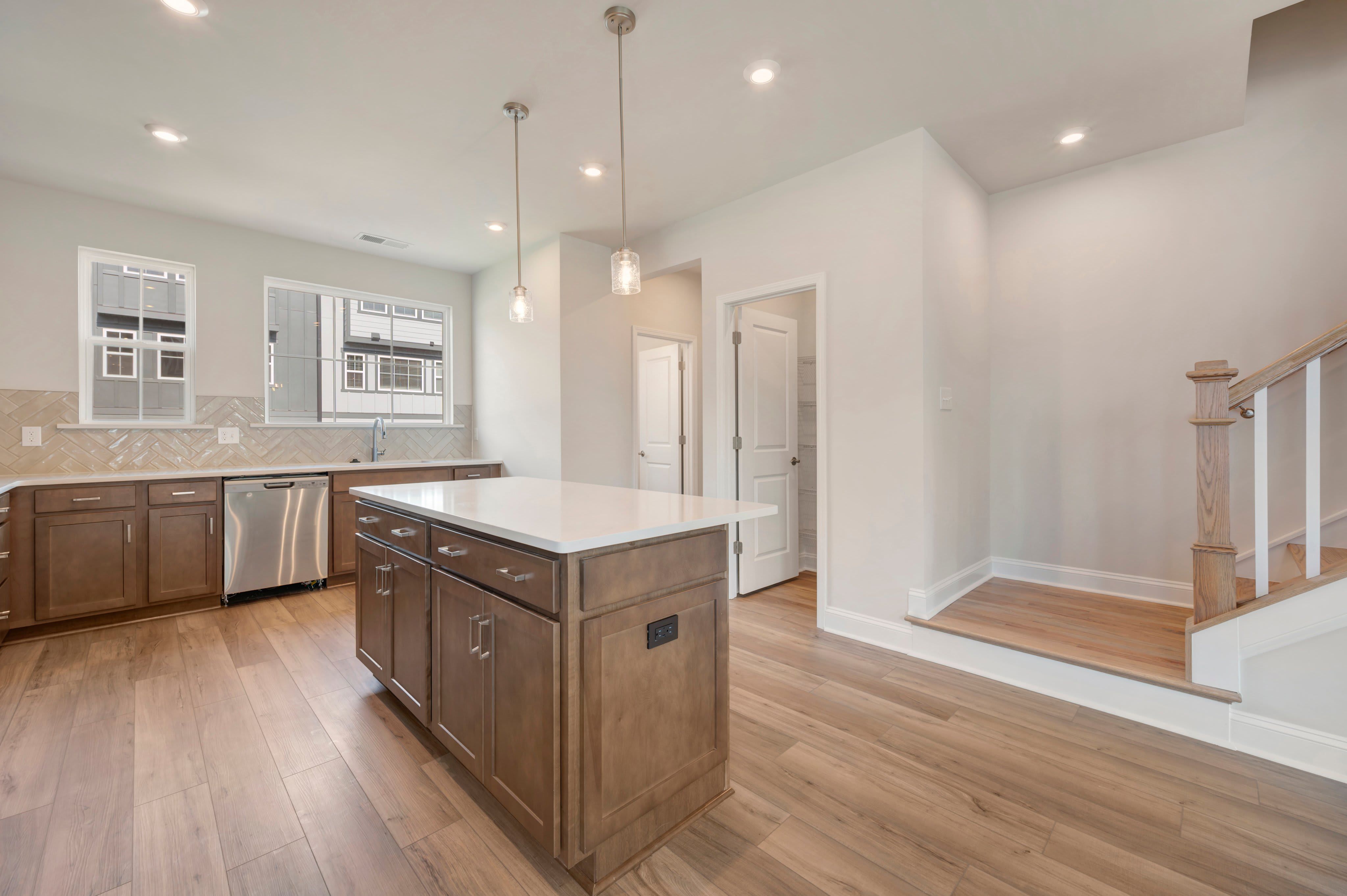 1311 Sandstar Ln