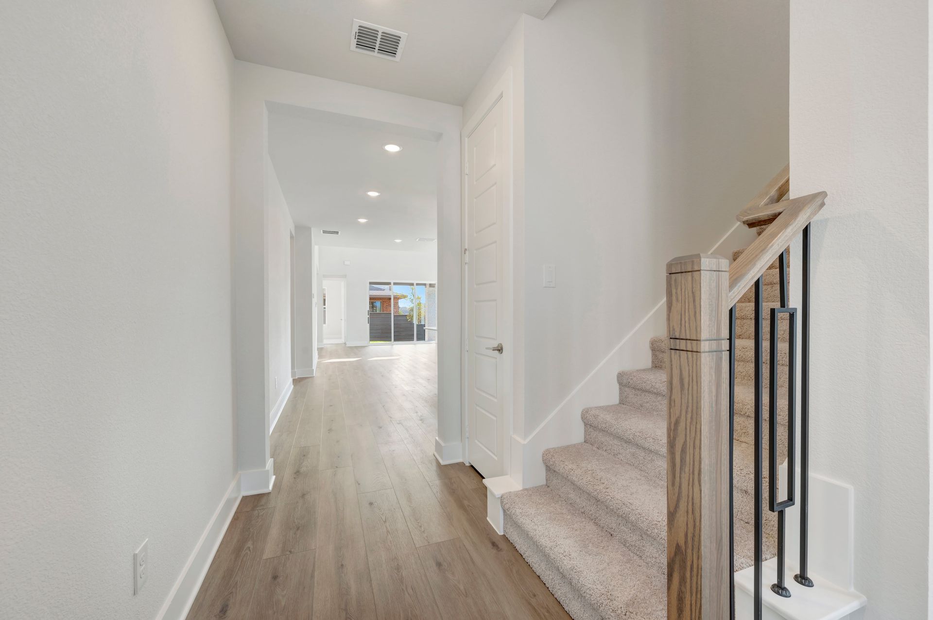 1100 Amaryllis Lane