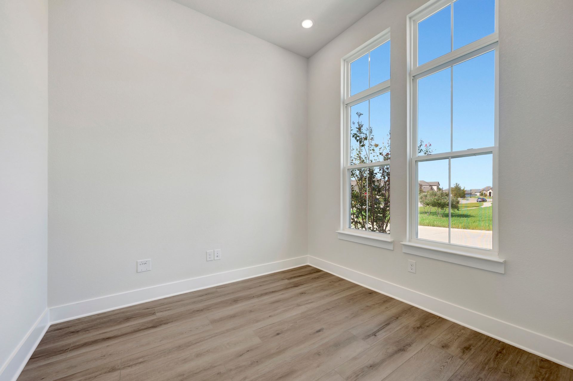 1100 Amaryllis Lane