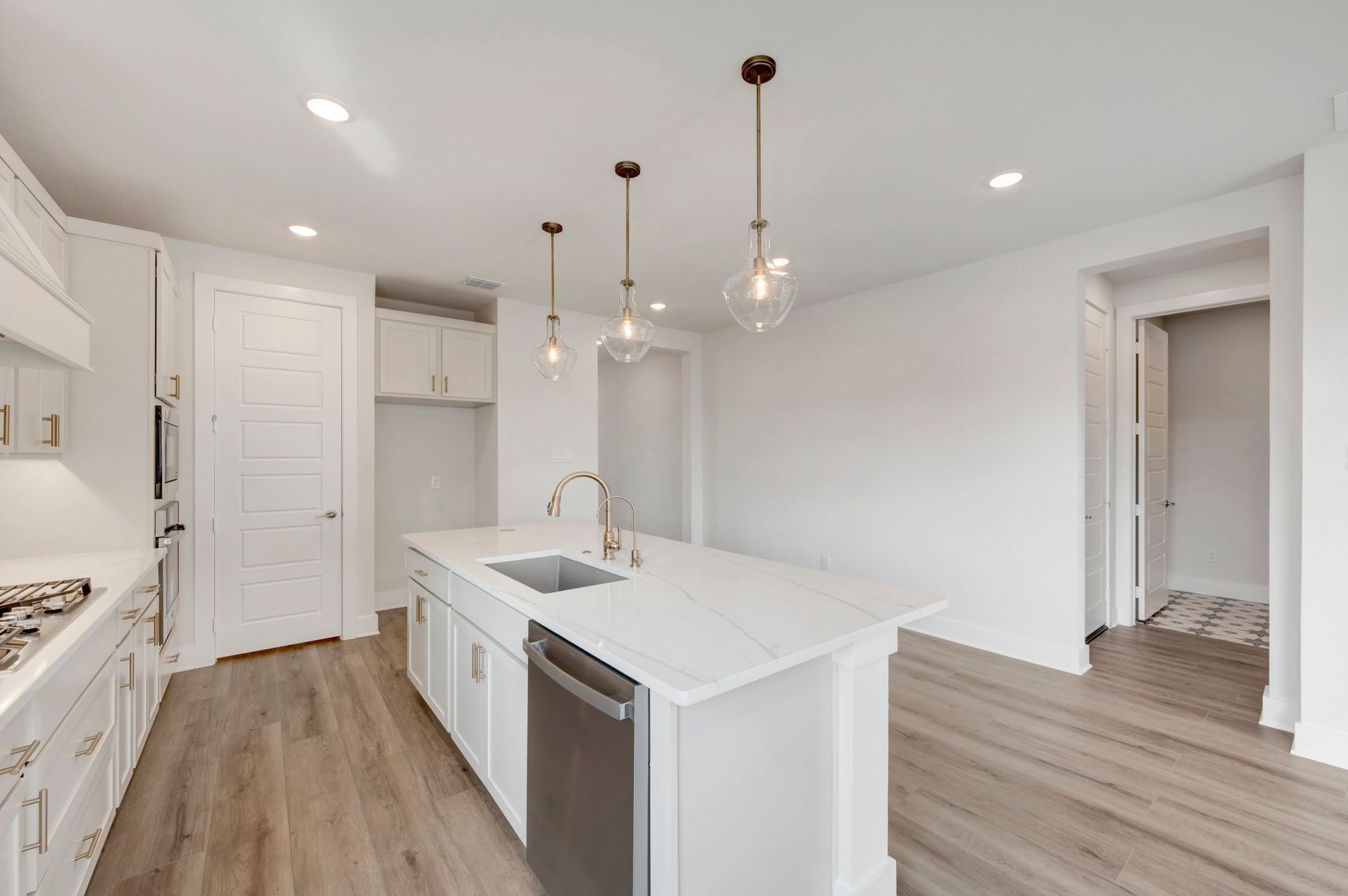 1100 Amaryllis Lane