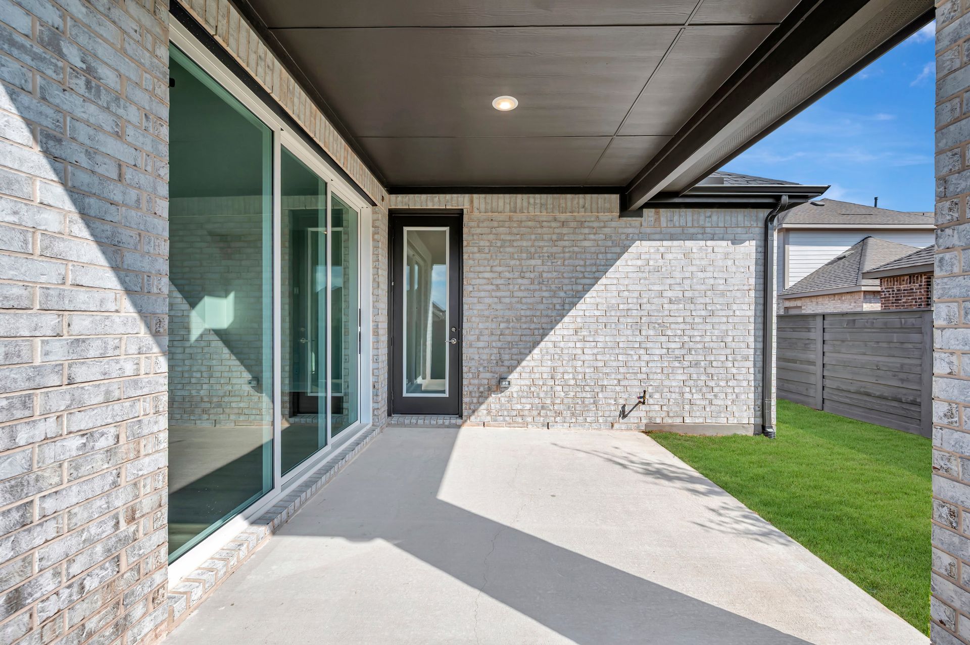 1100 Amaryllis Lane