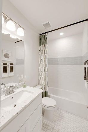 Cross Creek Ranch 65' | Bathroom