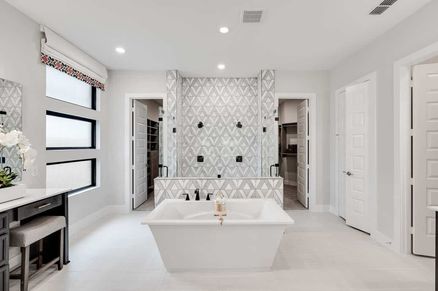 Sienna 80'Model | Verona Plan | Primary Bath