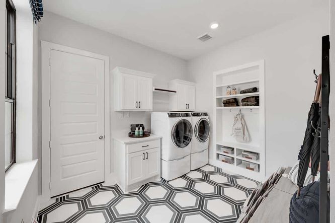 Sienna 80'Model | Verona Plan | Laundry Room