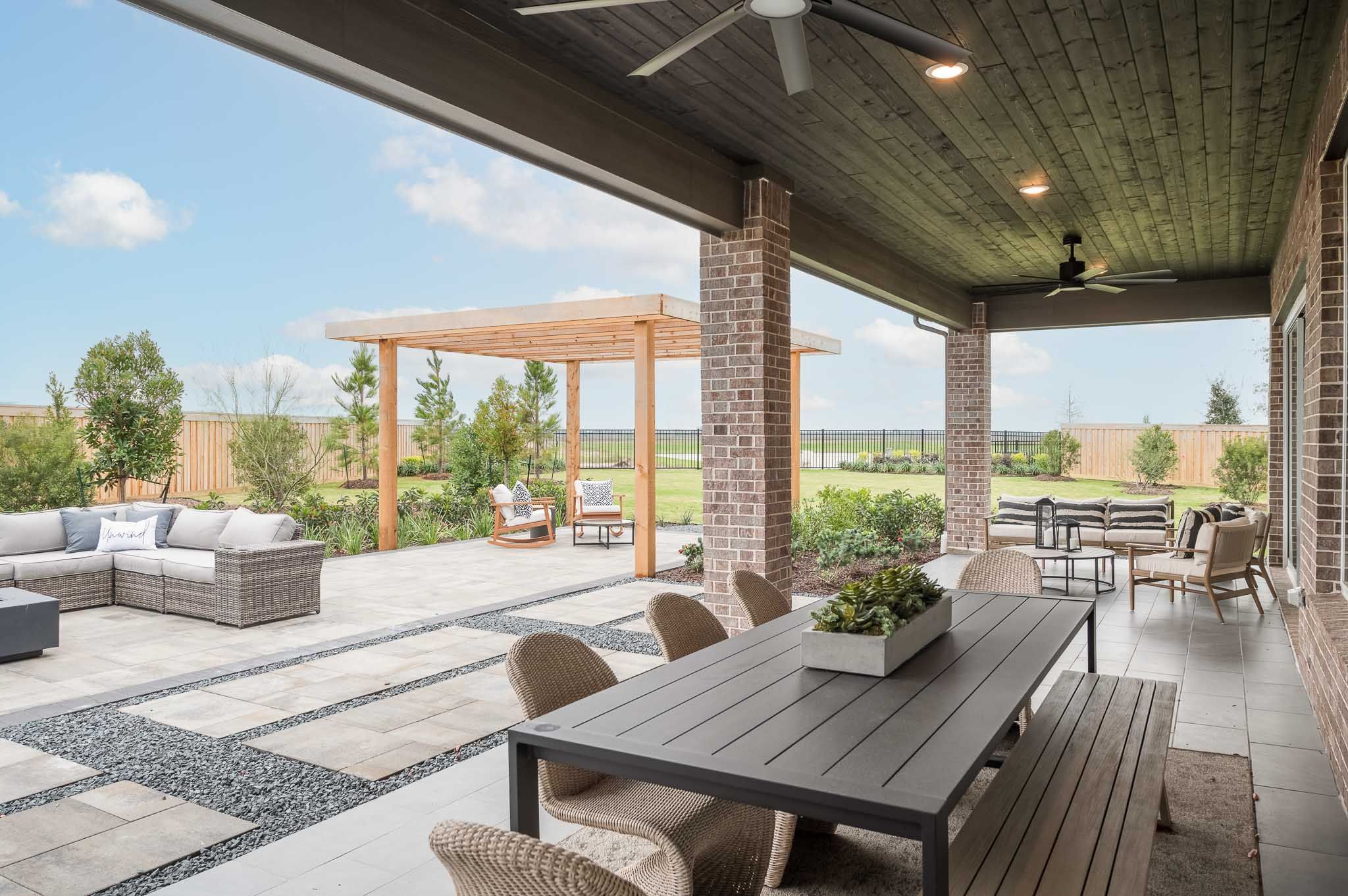 Dunham Pointe 80' | Milan Model