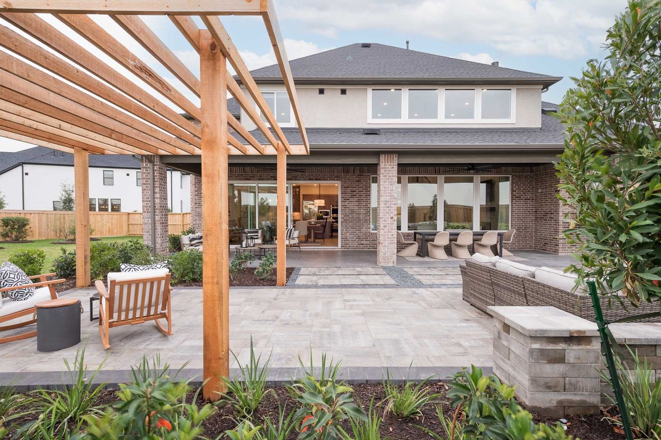 Dunham Pointe 80' | Milan Model