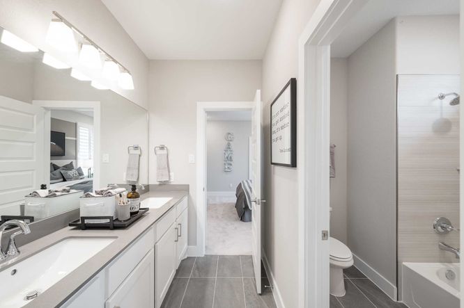 Dunham Pointe 80' | Milan Model