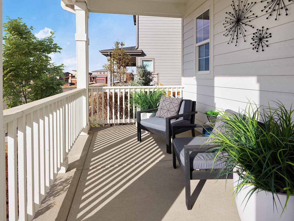 Spacious Front Porchs