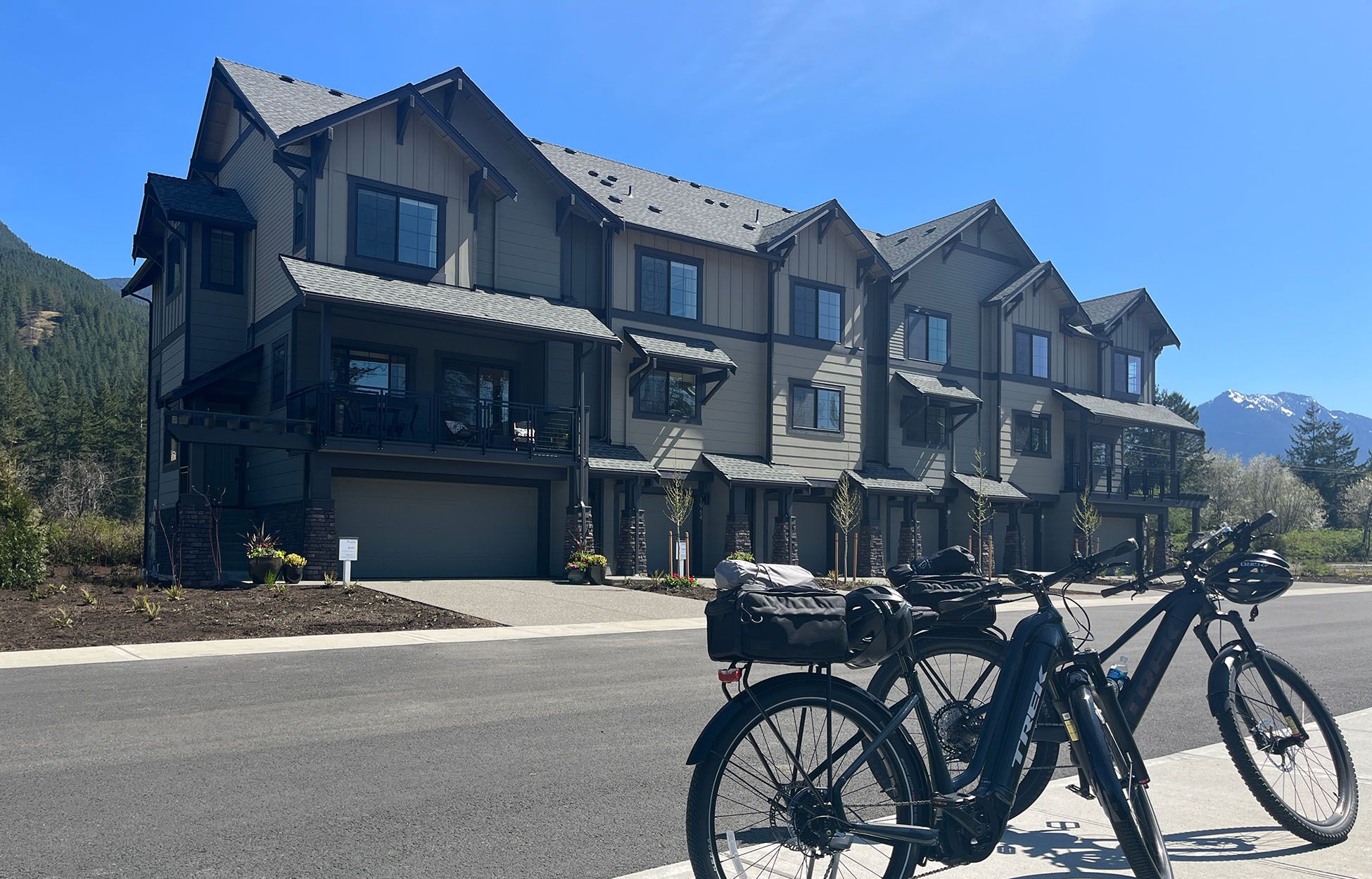 Building 11 | Exterior Style A | Color Scheme A