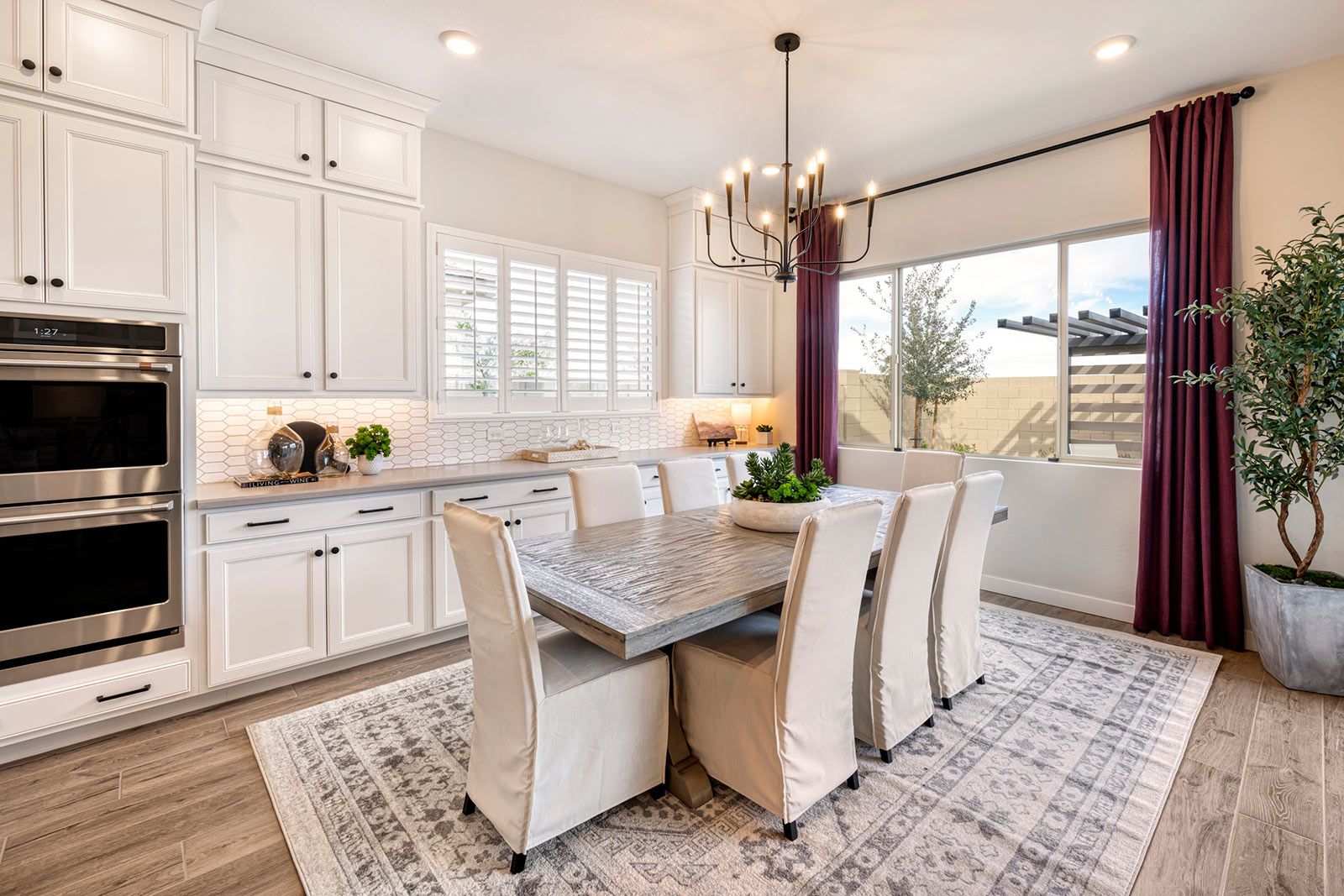 Holly Model | Dining