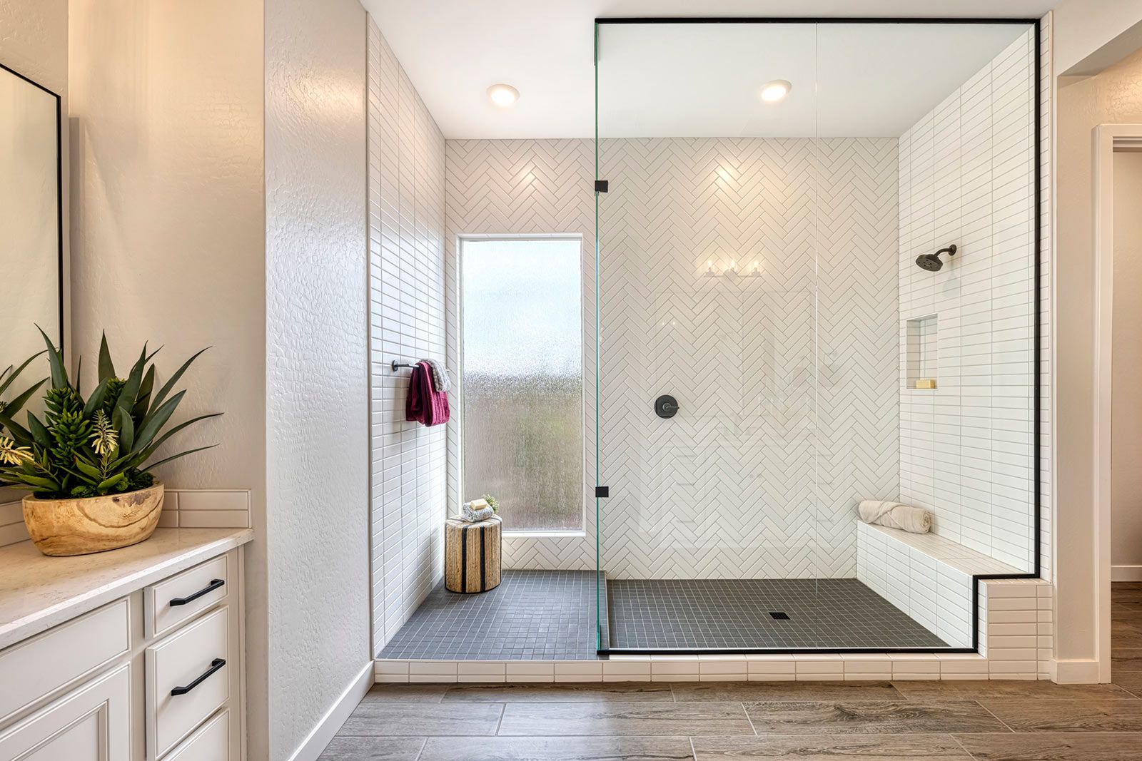 Holly Model | Primary Bathroom