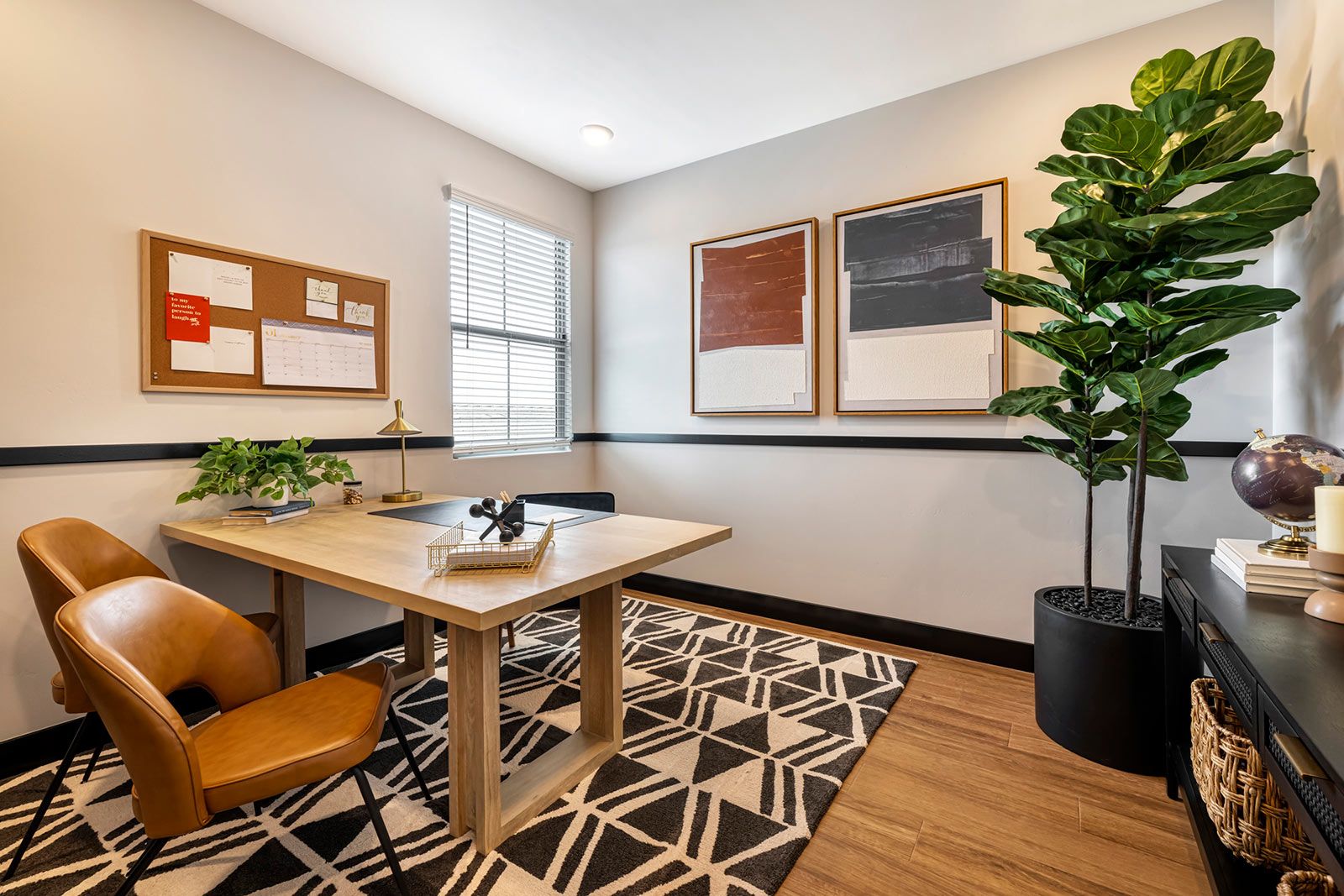 Tipton Model | Office