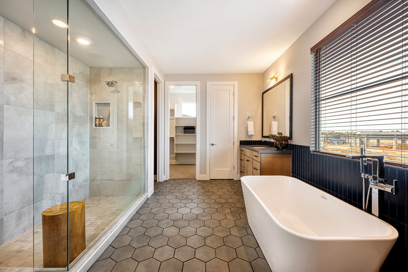 Willow Model | Primary Bathroom