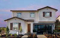 Monument at Independence por Tri Pointe Homes en Sacramento California