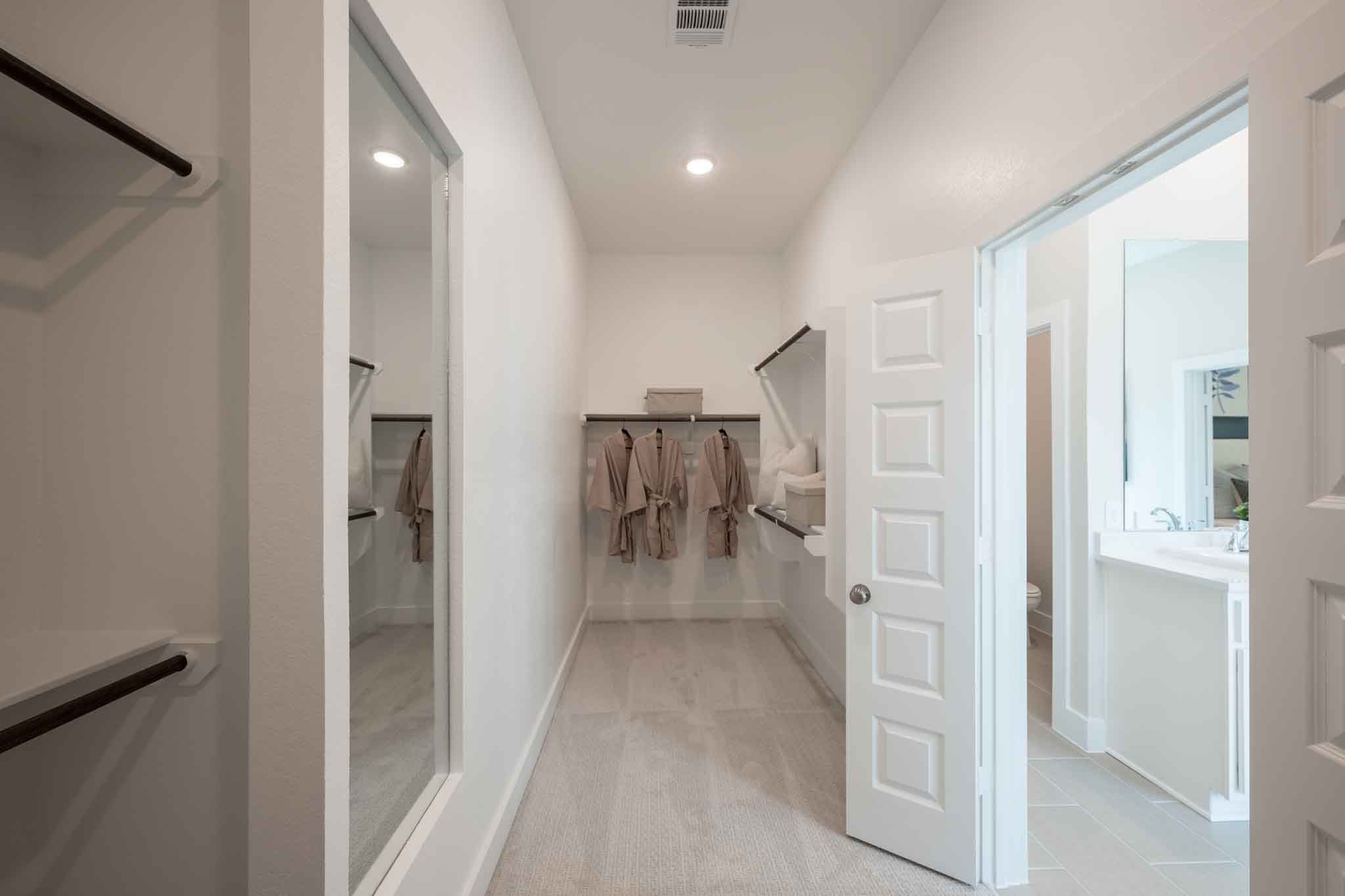 Longspur Model | Primary Walk-In Closet