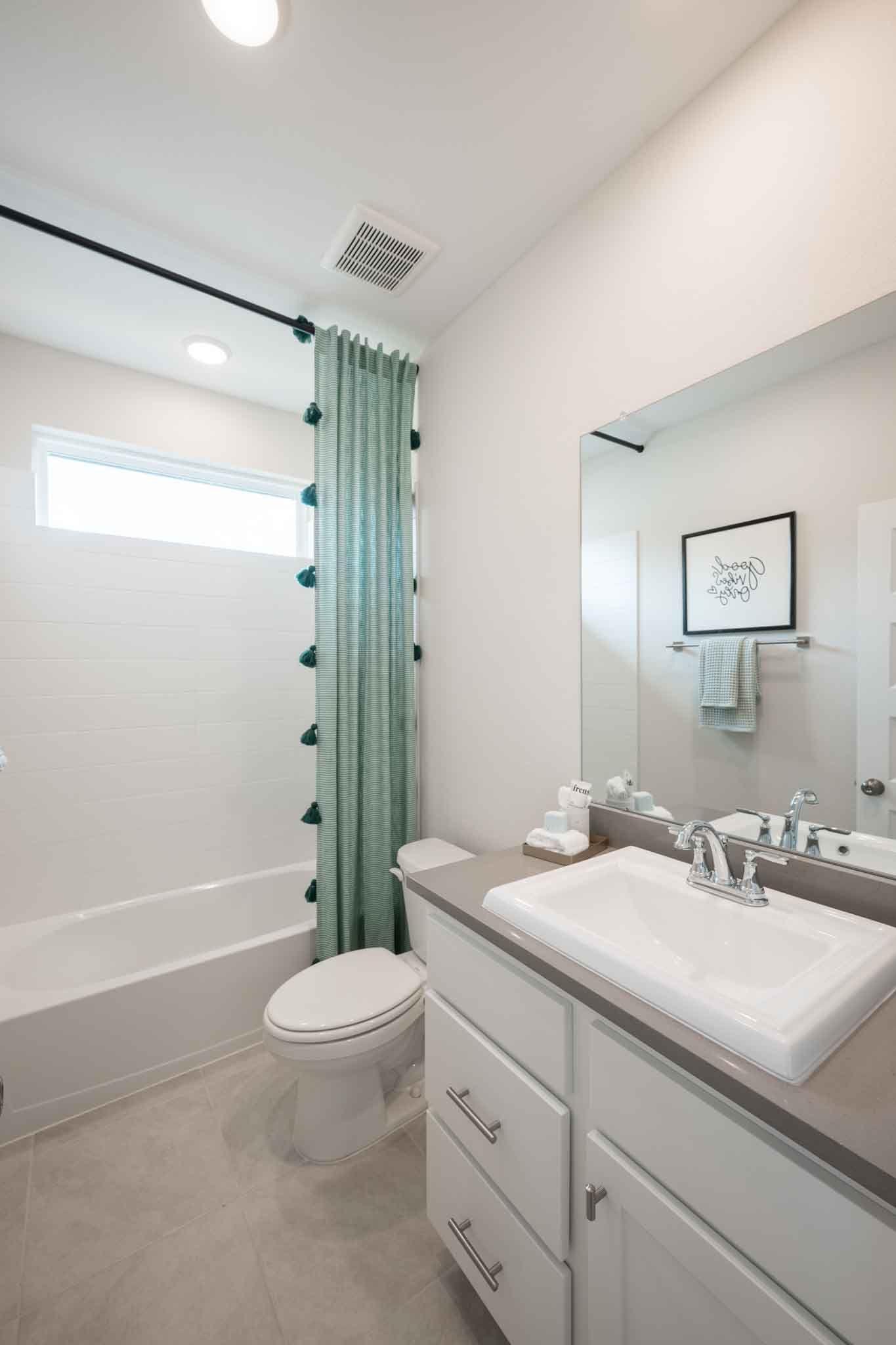 Longspur Model | Secondary Bath