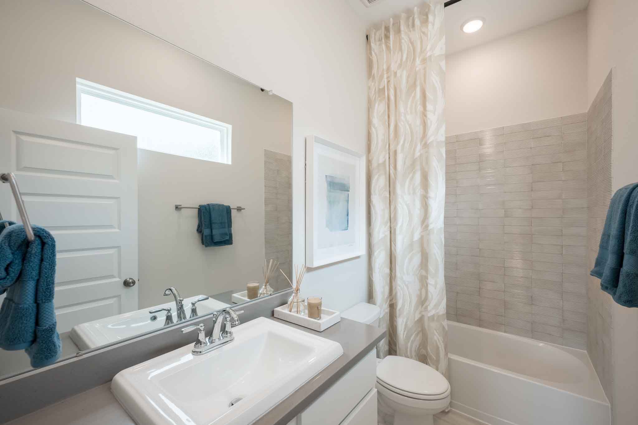 Longspur Model | Secondary Bath