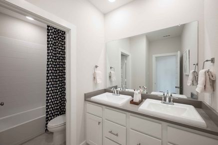 Longspur Model | Secondary Bath