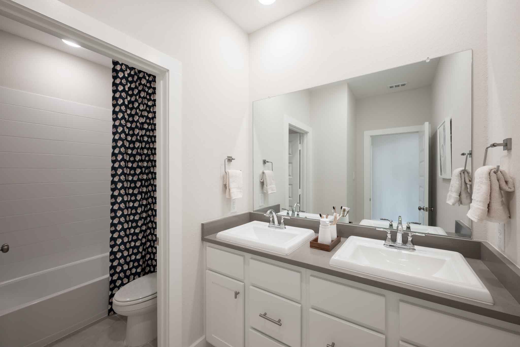 Longspur Model | Secondary Bath