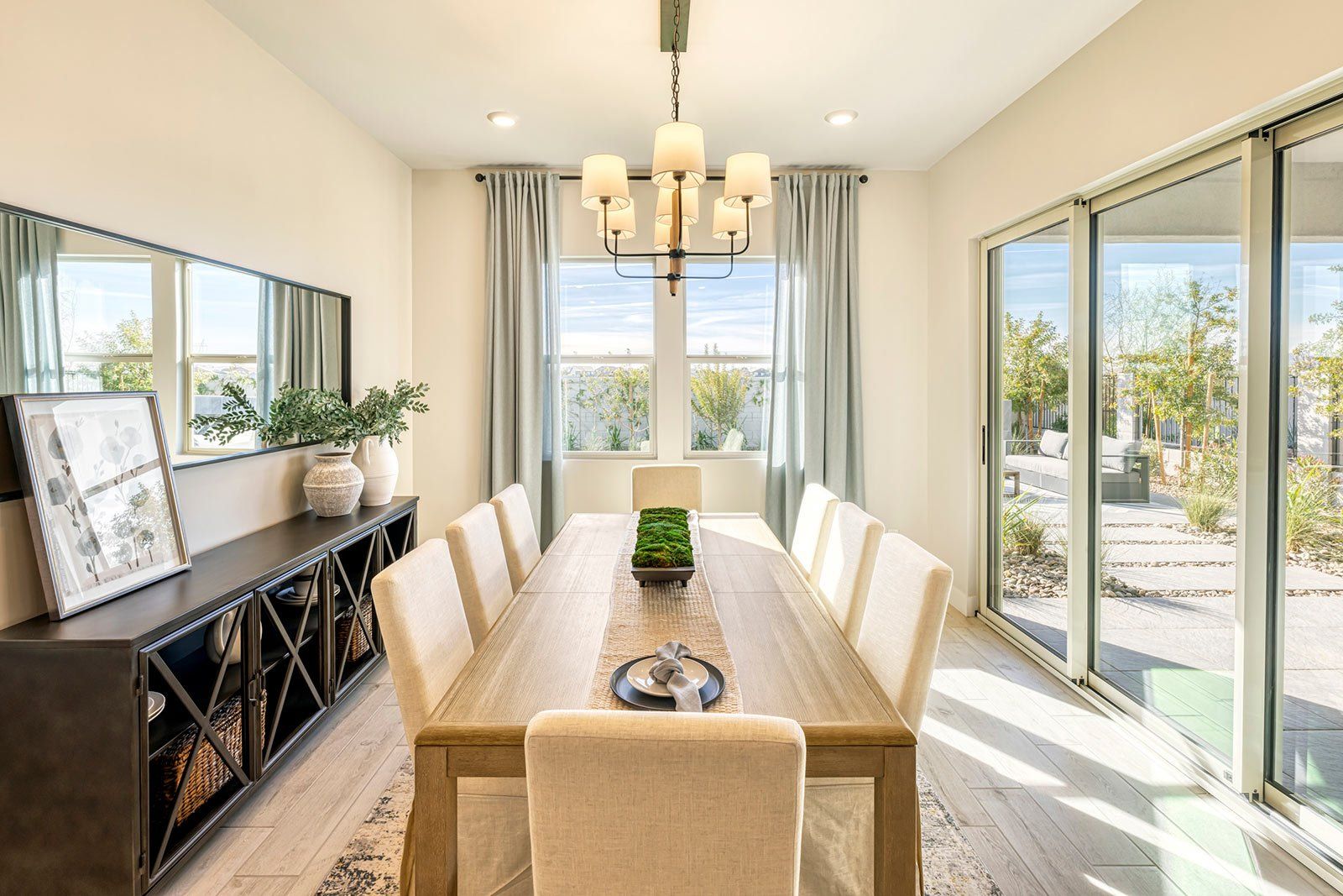 Aspen Model | Dining