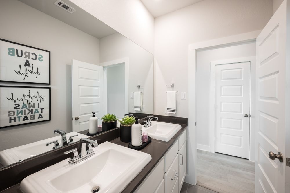 Whimbrel Model | Secondary Bath