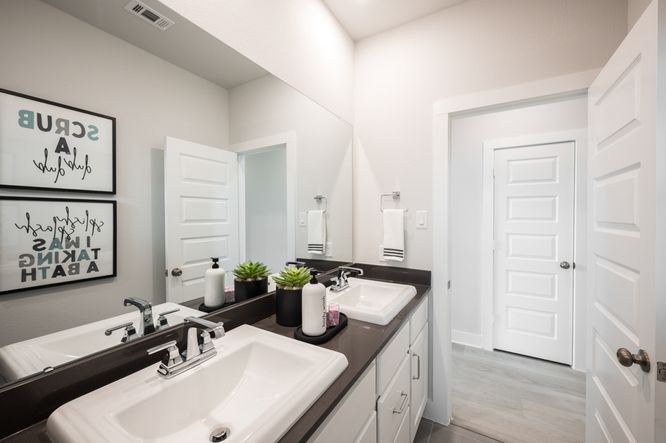 Whimbrel Model | Secondary Bath