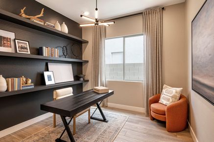 Elden Model | Office