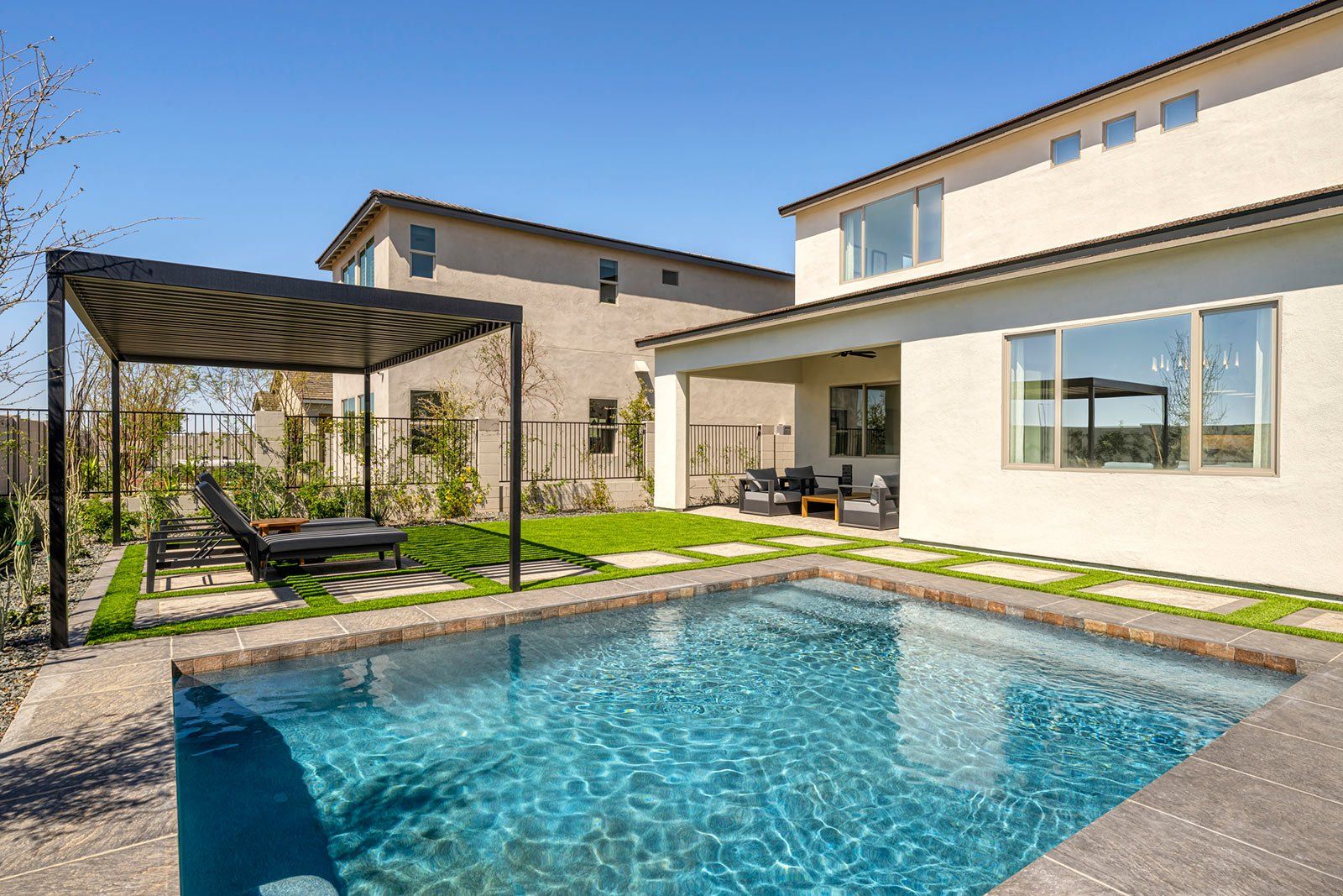 Tipton Model | Backyard