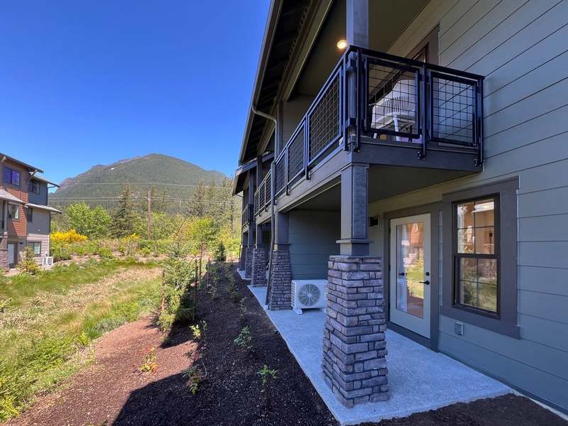 1177 Shoreline Way Se. North Bend, WA 98045