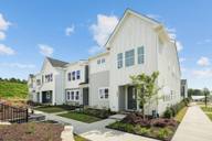 Mews at Holding Village por Tri Pointe Homes en Raleigh-Durham-Chapel Hill North Carolina