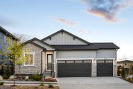 Prelude at The Aurora Highlands por Tri Pointe Homes en Denver Colorado