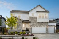Ensemble at The Aurora Highlands por Tri Pointe Homes en Denver Colorado