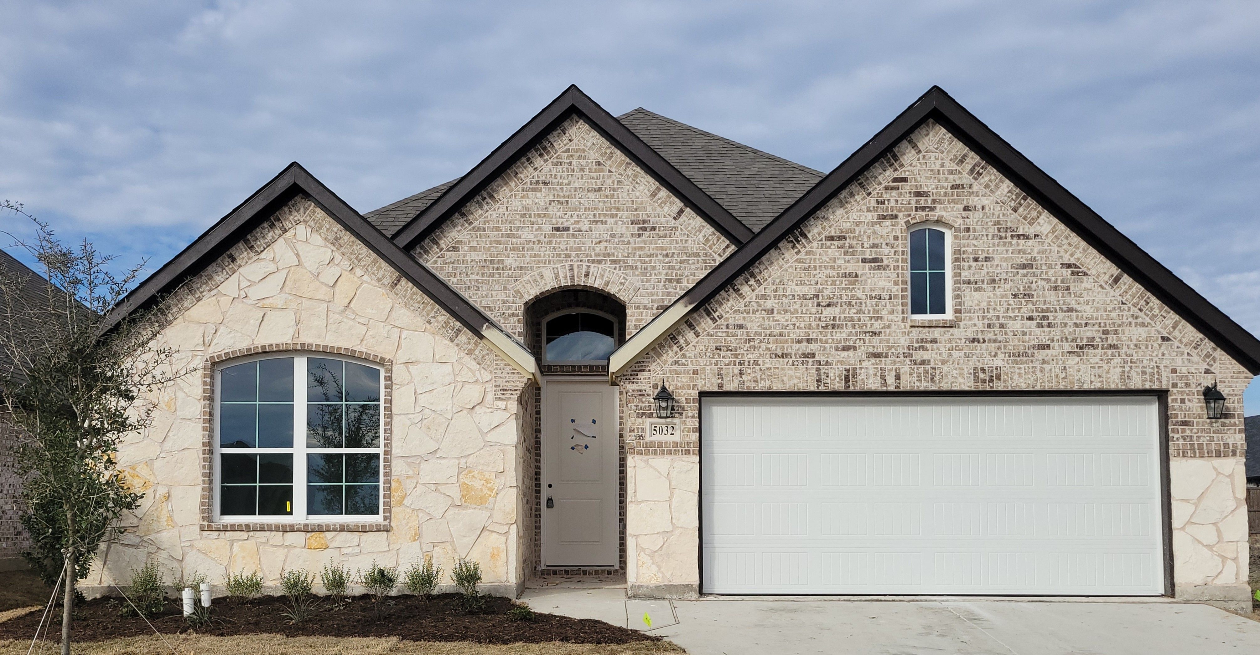 5032 Picasso Road (Addison)