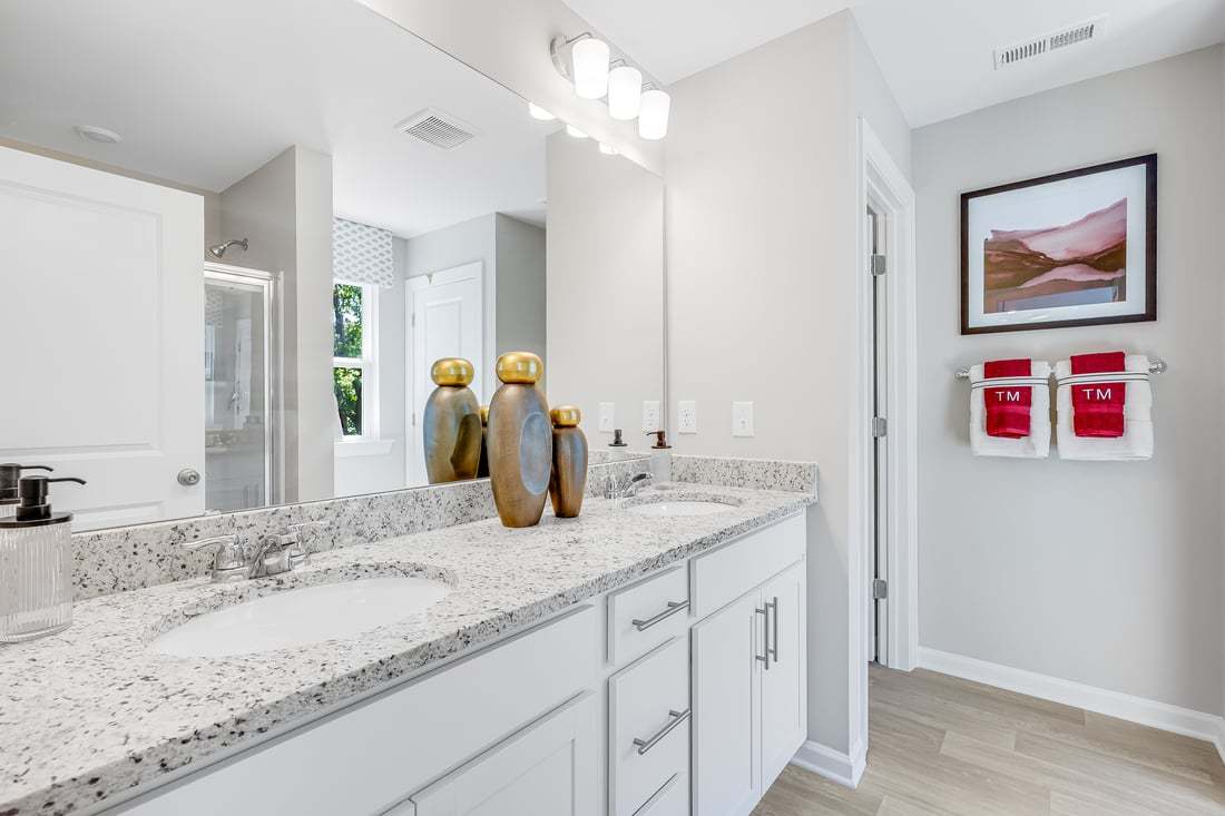 hj-nc-raleigh-eagle-trace-stella-lot-1-bathroom-03