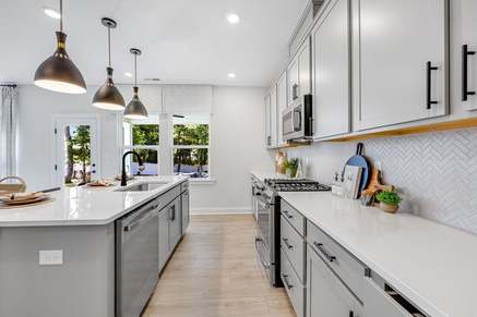 hj-nc-raleigh-eagle-trace-ashford-lot-3-kitchen-02