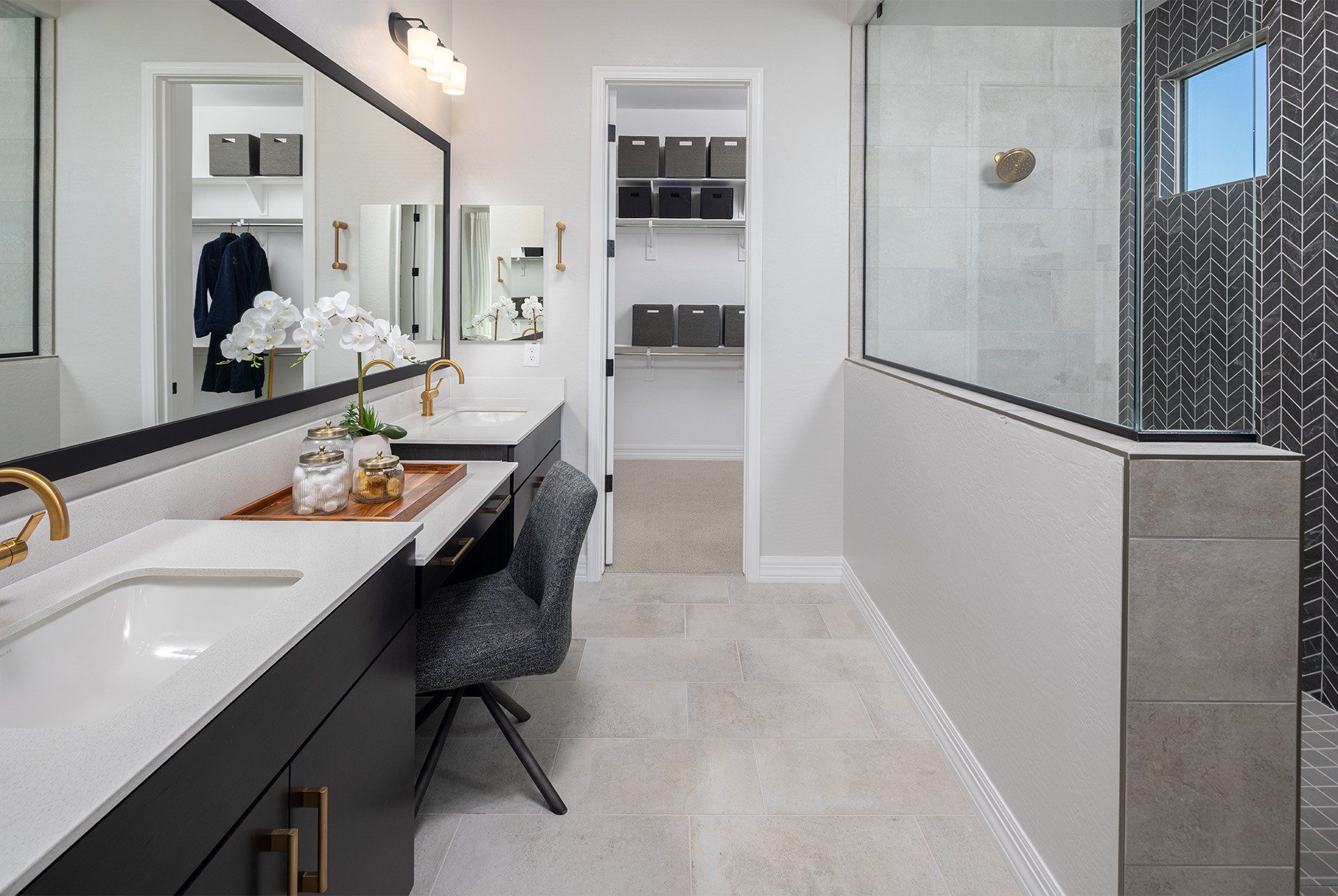 Verdin Discovery_Poppy Primary Bath 1920x1286