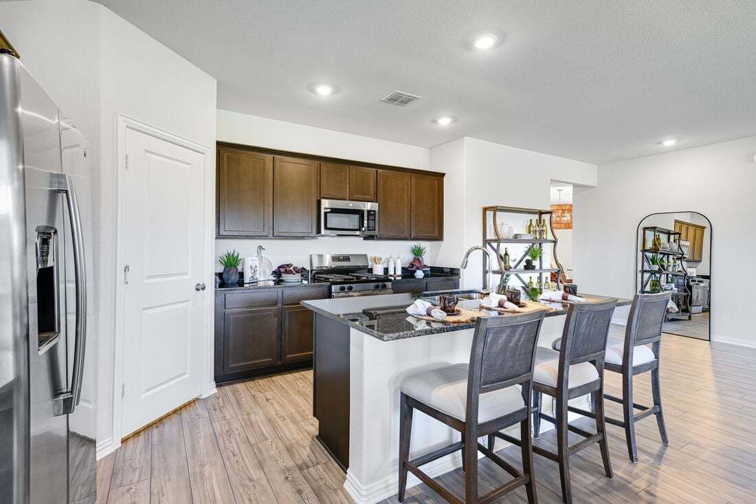 hj-tx-dallas-river-ridge-kyle-lot-27c-kitchen-04