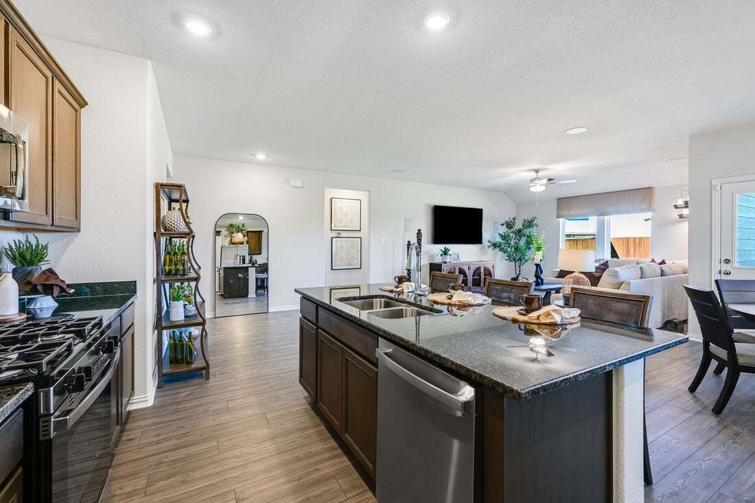 hj-tx-dallas-river-ridge-kyle-lot-27c-kitchen-03